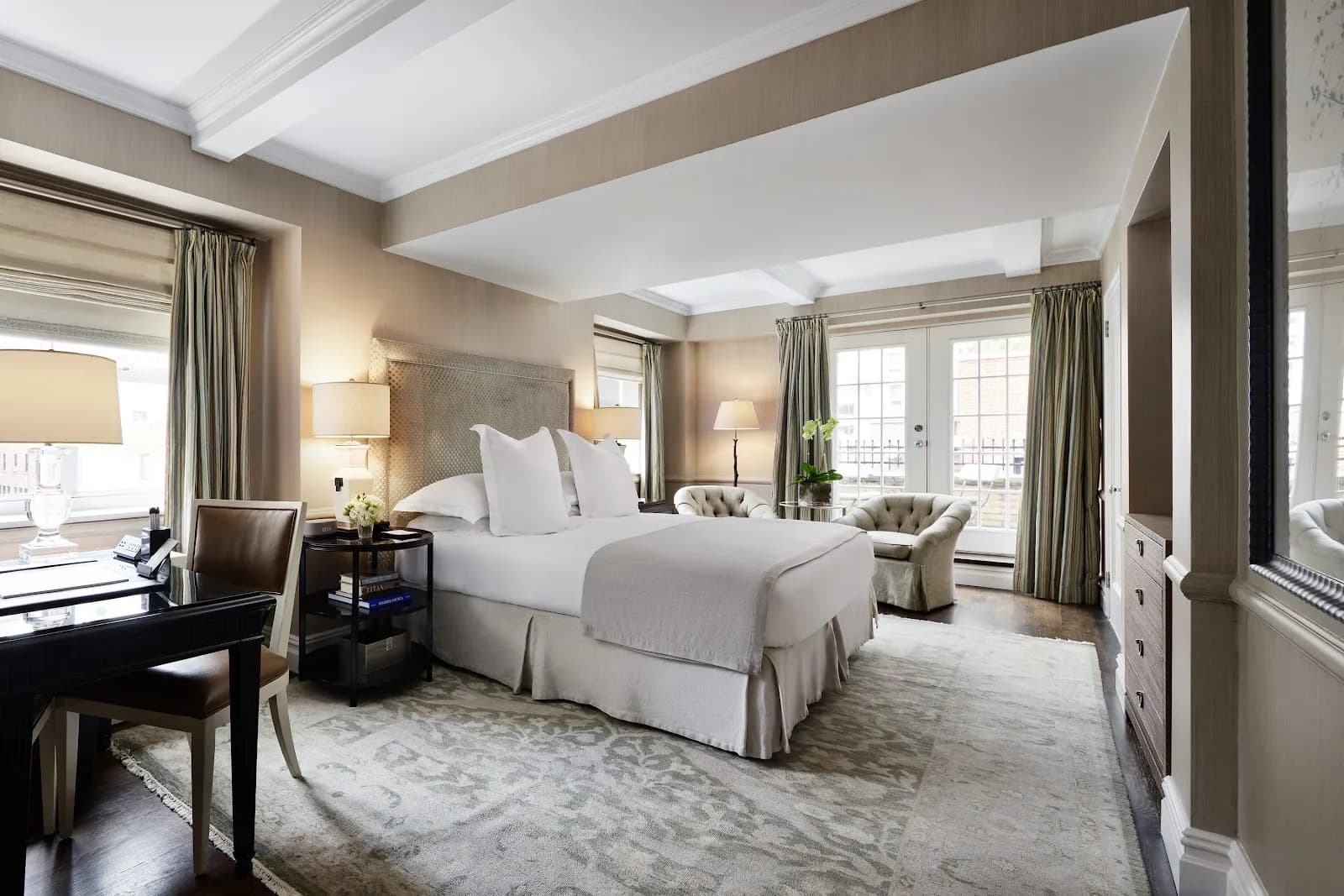 bedroom-kingbed