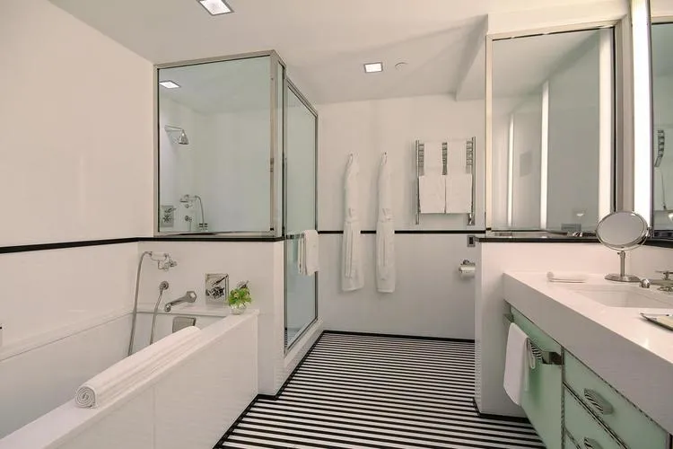 bathroom-bathtub