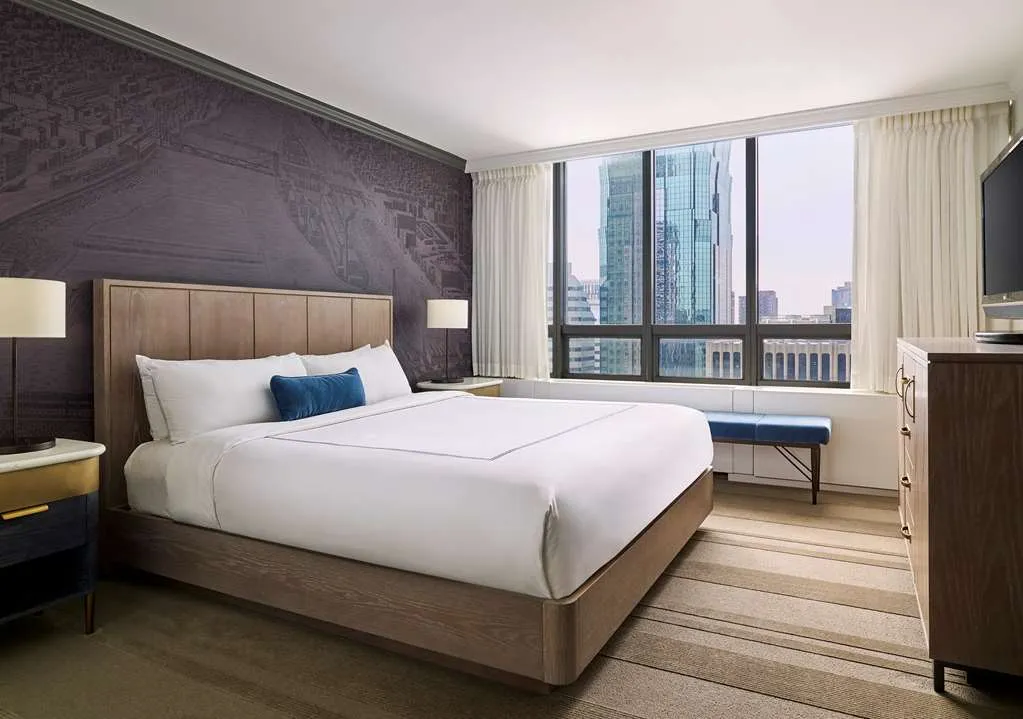 bedroom-kingbed