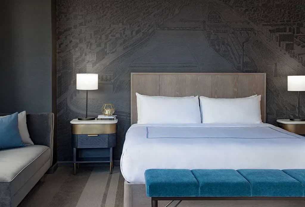 bedroom-kingbed-2