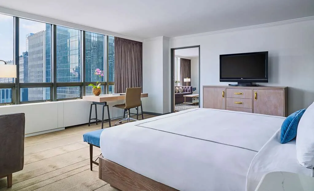 bedroom-kingbed-3
