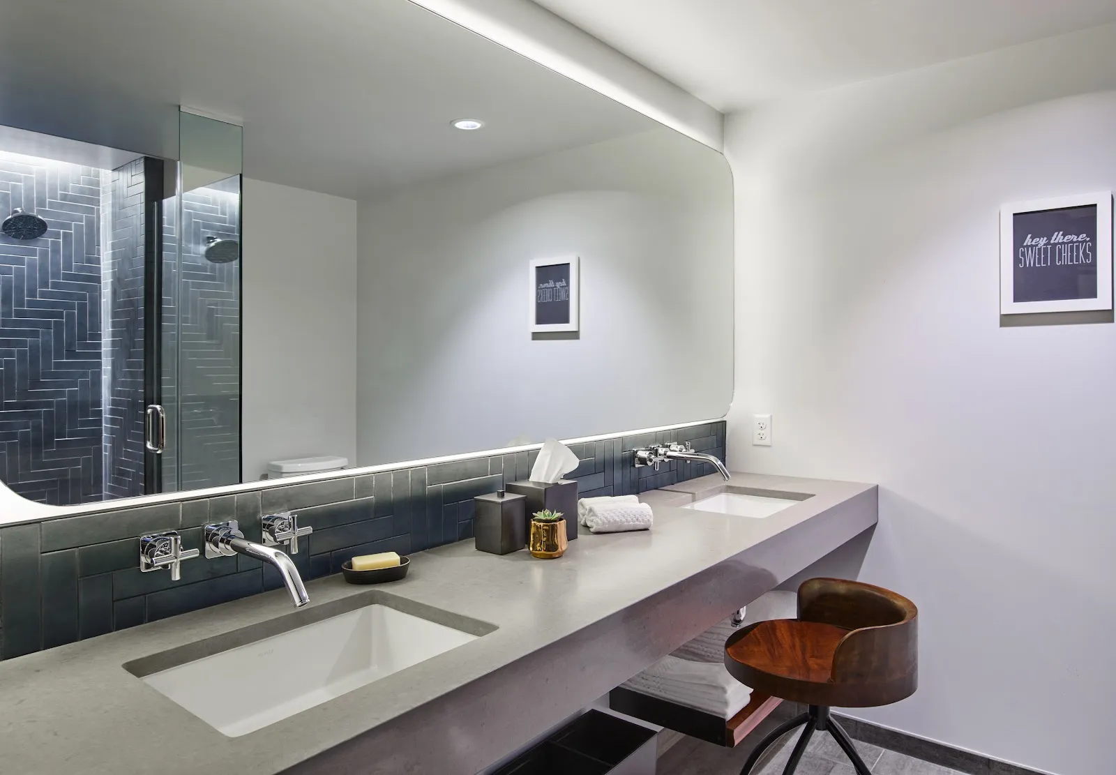 bathroom-vanity