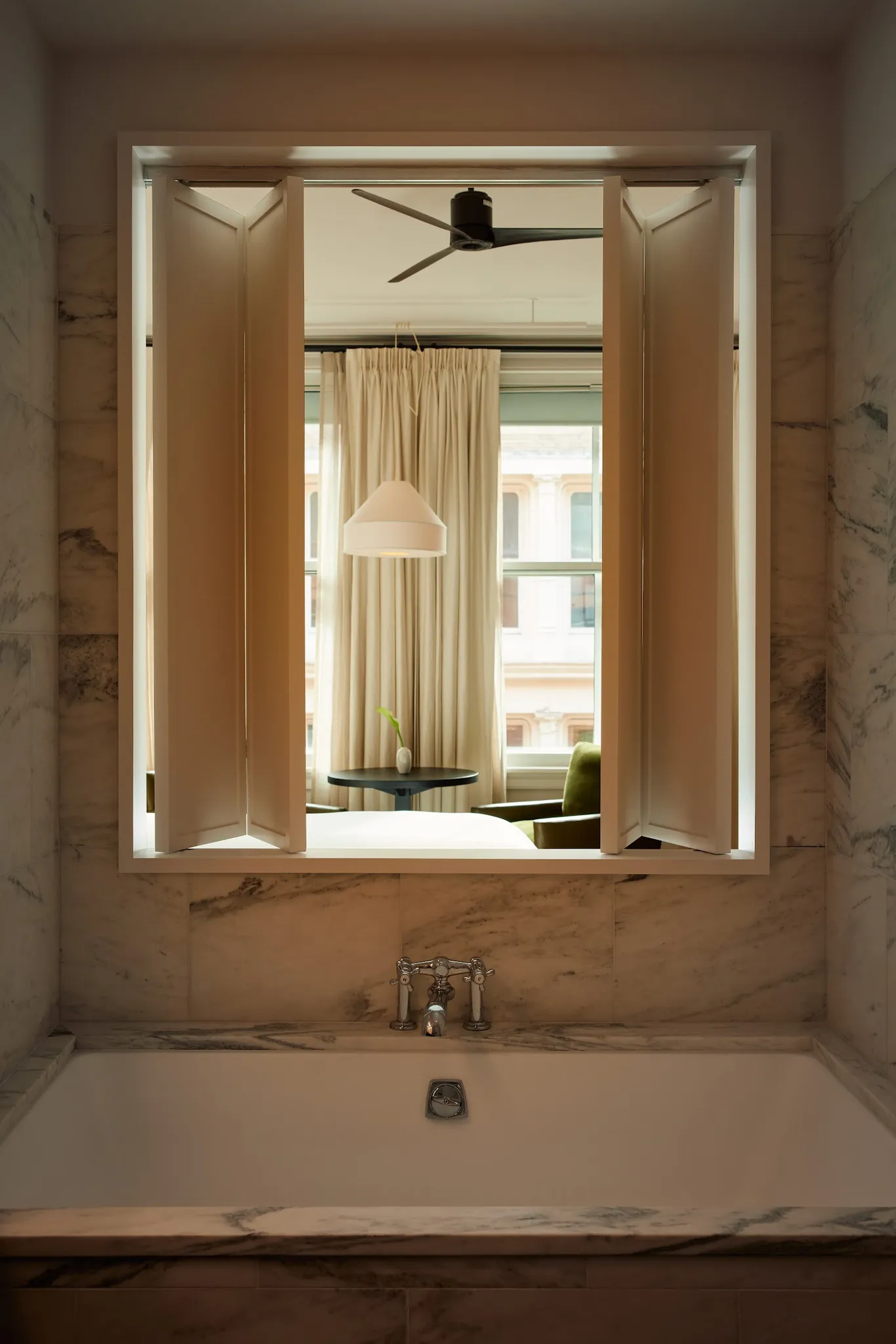 bathroom-bathtub