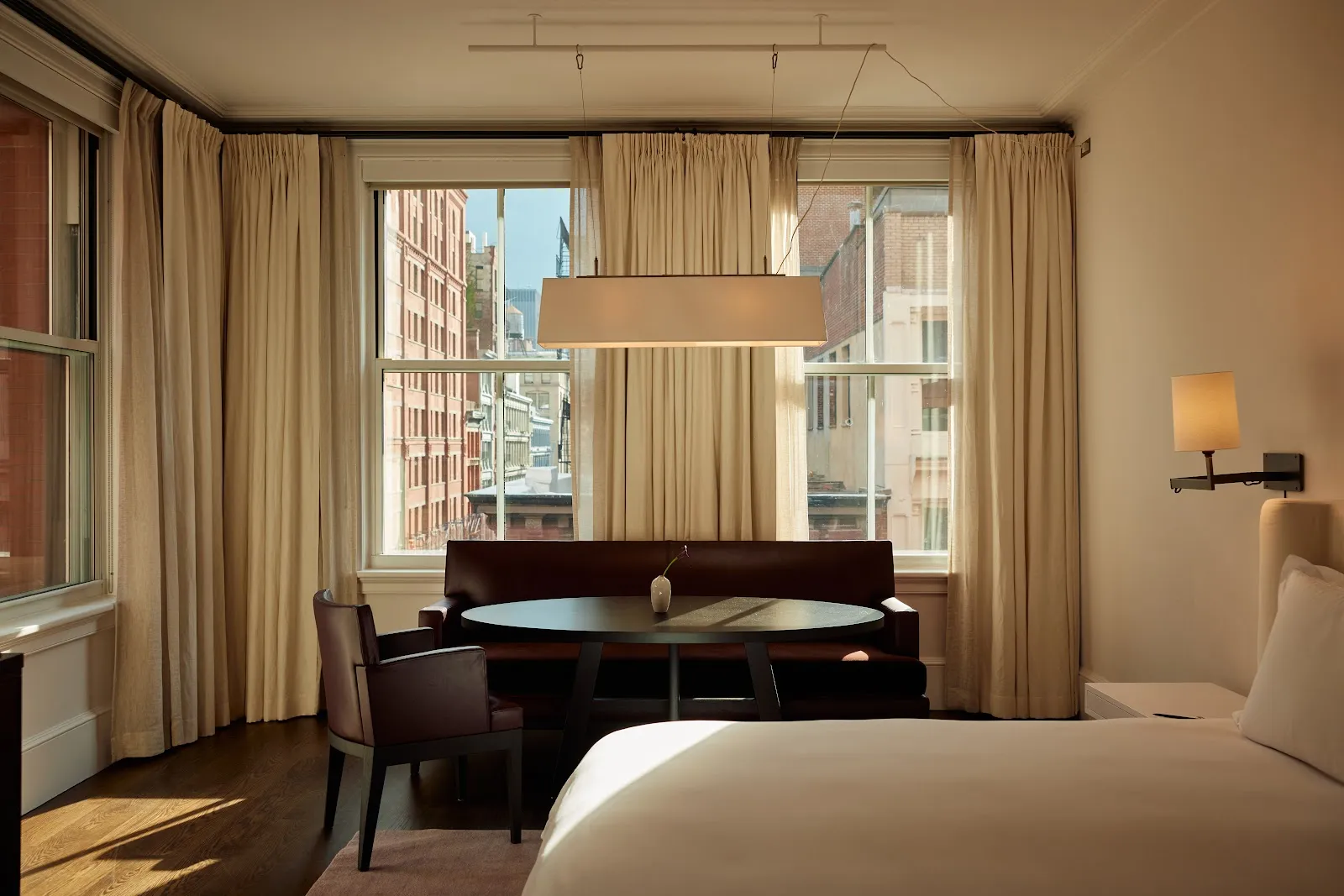 bedroom-kingbed
