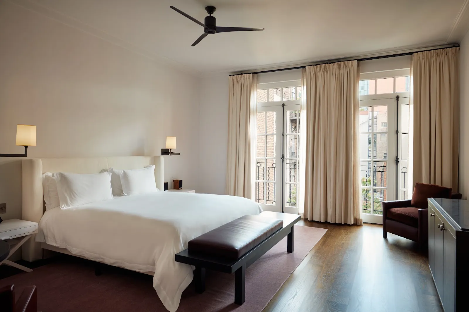 bedroom-kingbed-2
