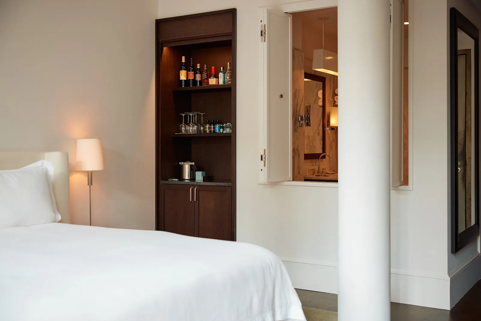 bedroom-minibar
