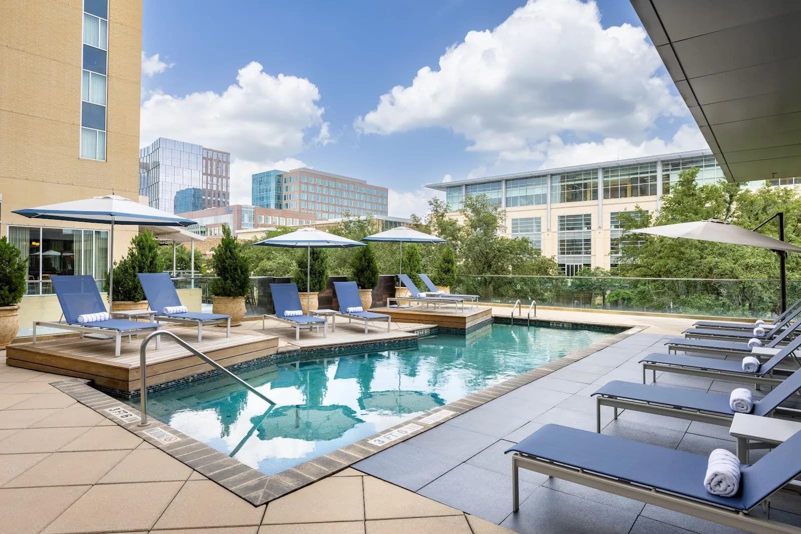 amenities-pool