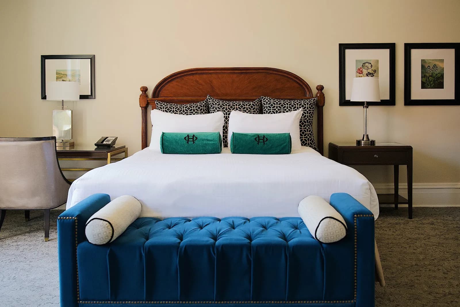 bedroom-kingbed