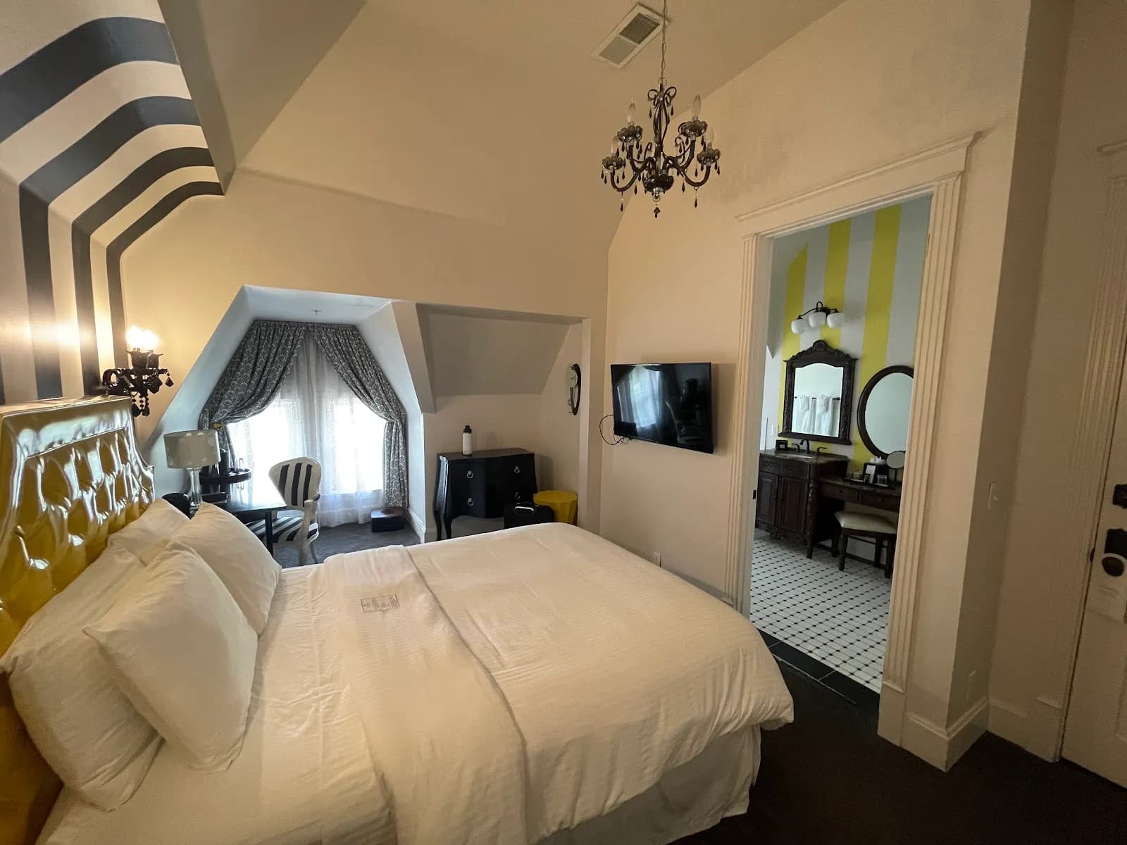 bedroom-suite