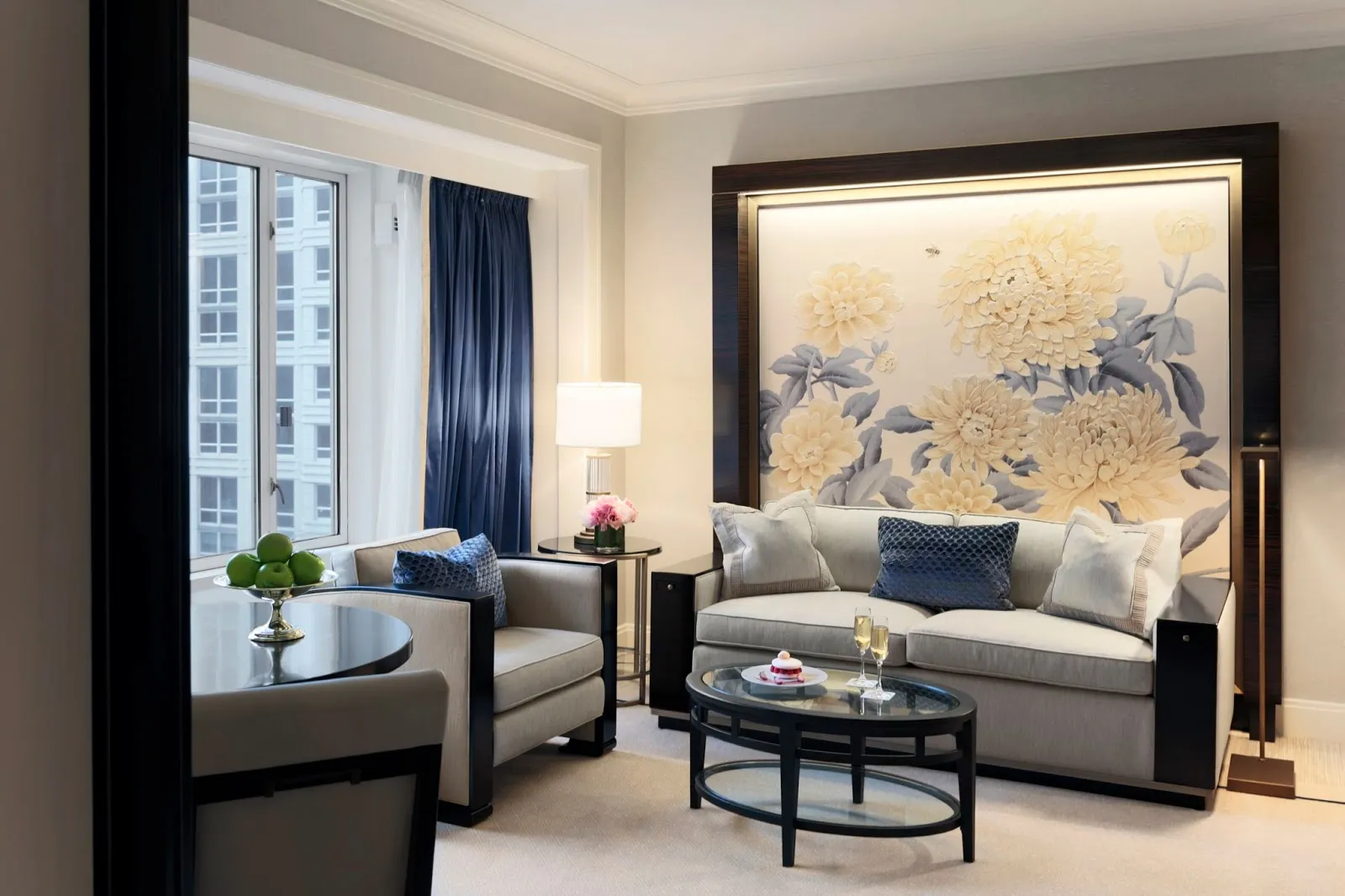 bedroom-suitelounge