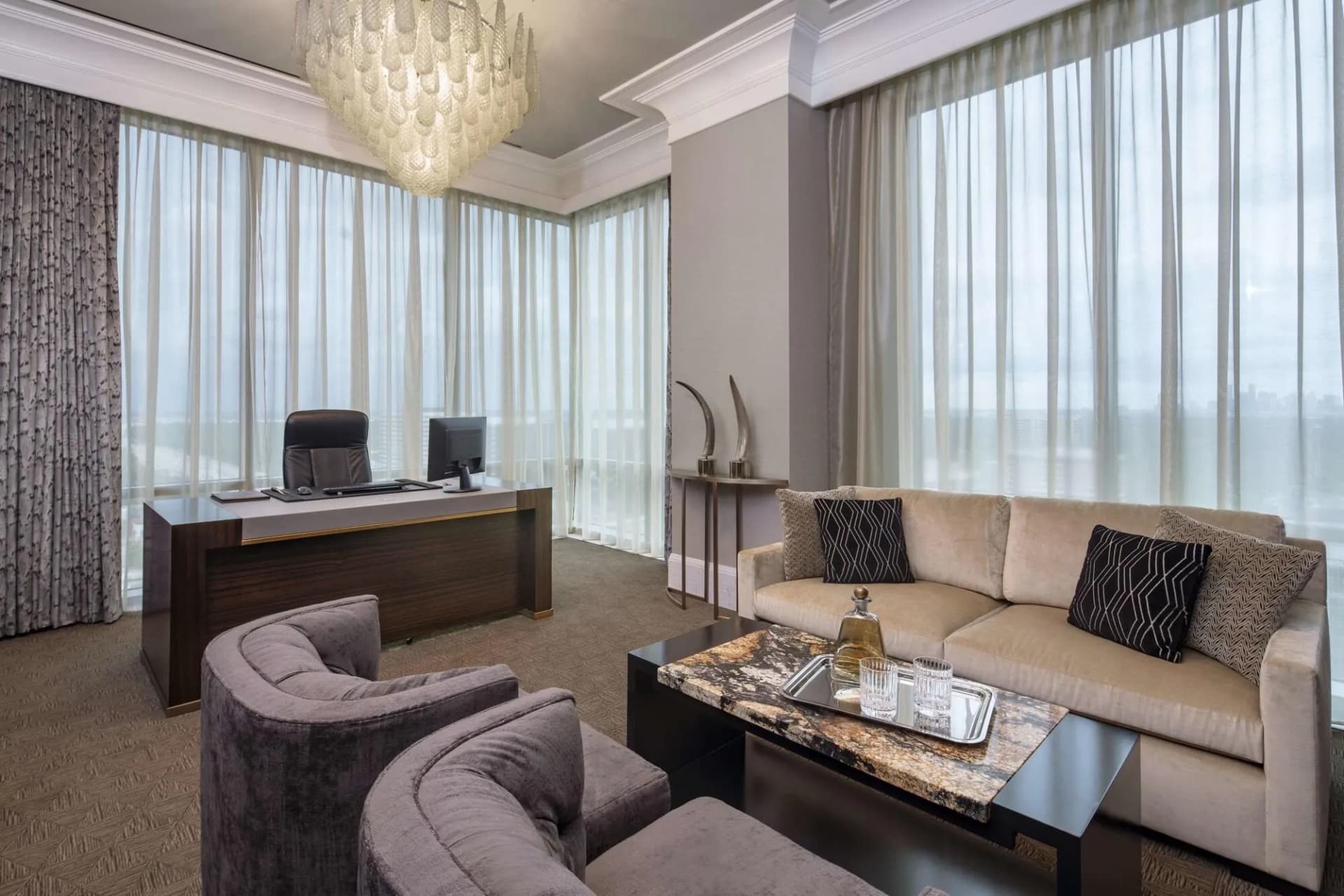 bedroom-suitelounge