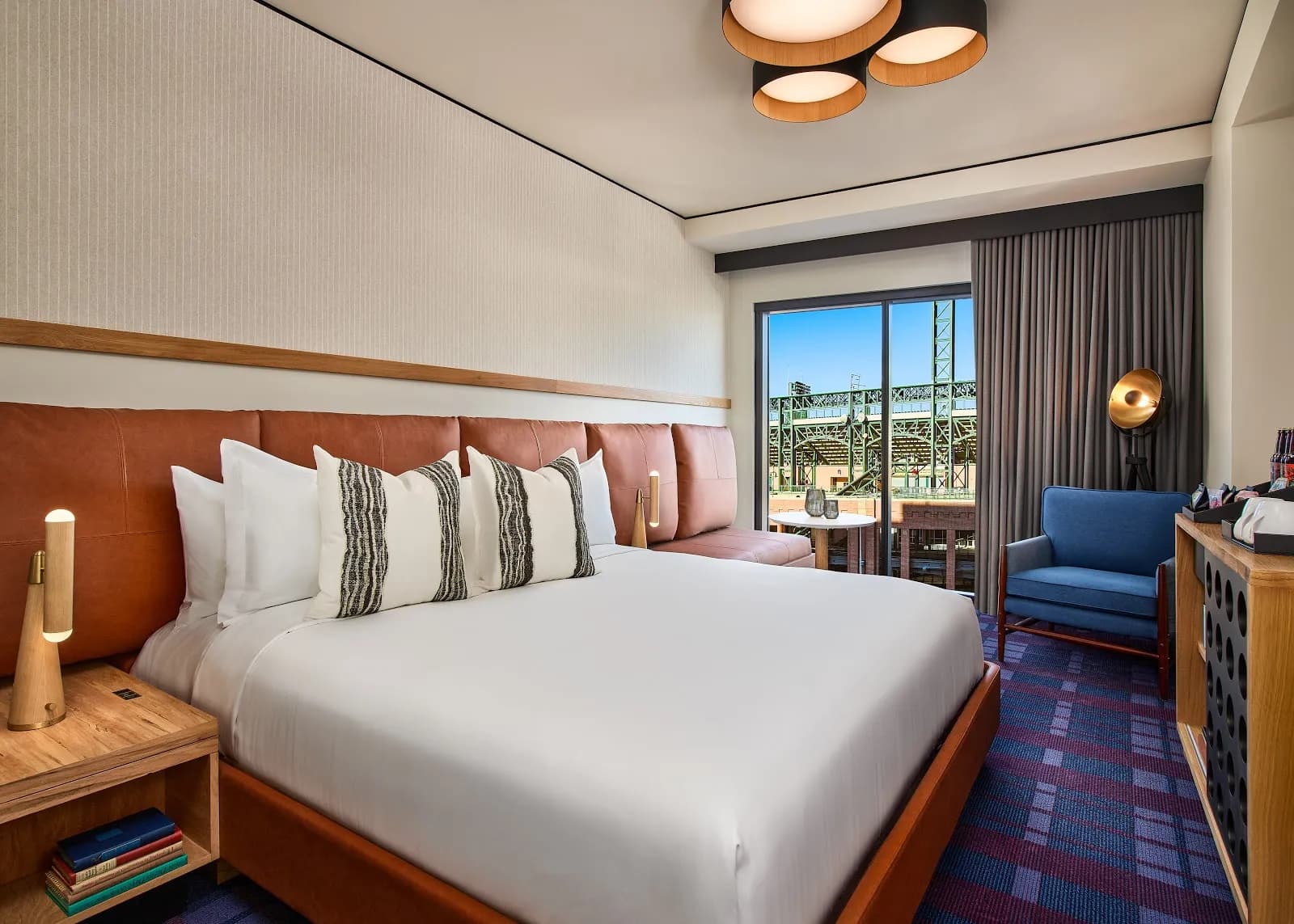 bedroom-kingbed