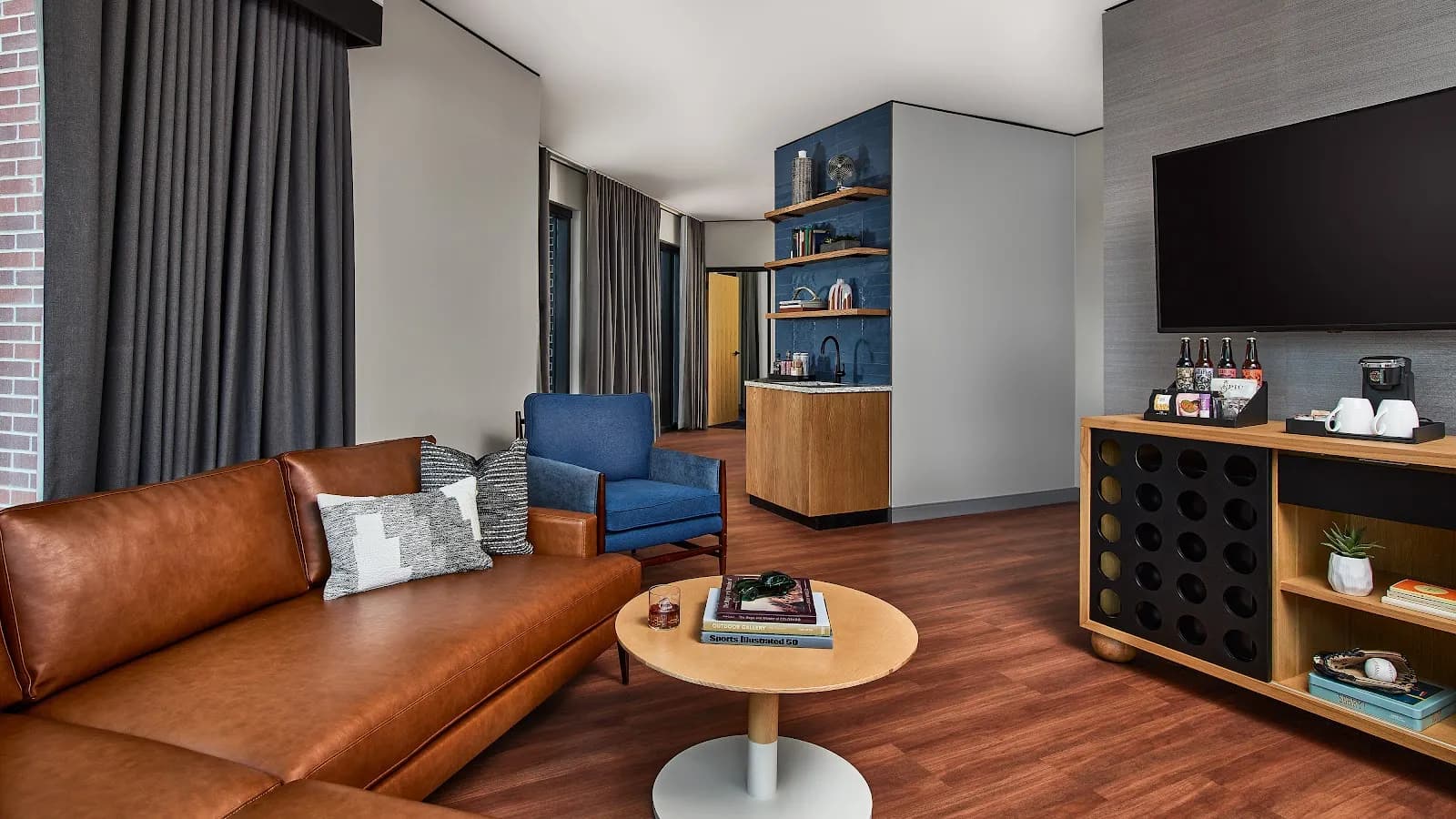bedroom-suitelounge