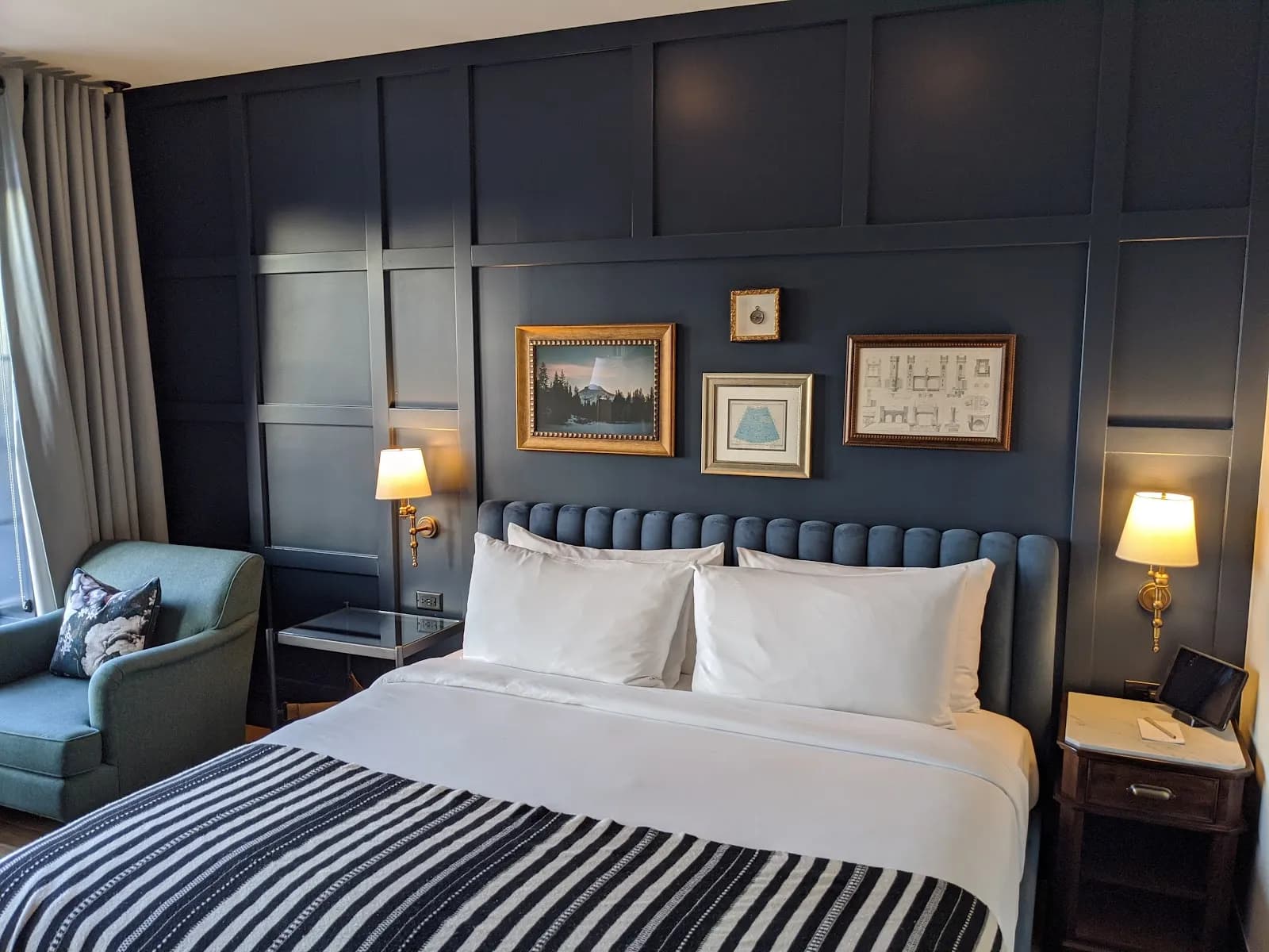 bedroom-kingbed