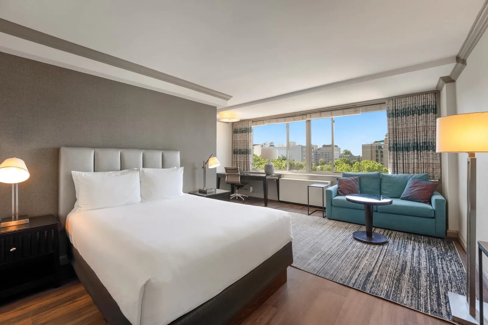 bedroom-kingbed