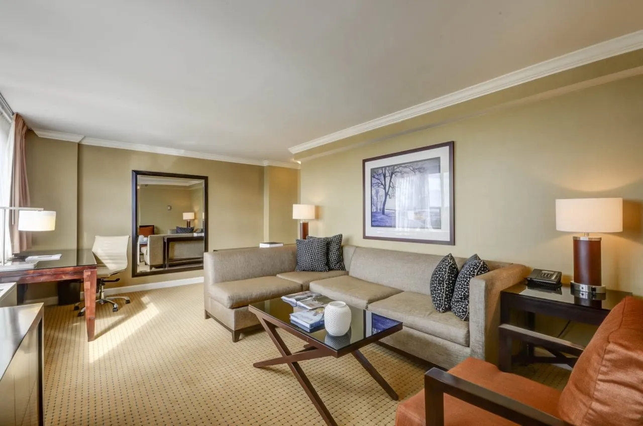 bedroom-suitelounge-2