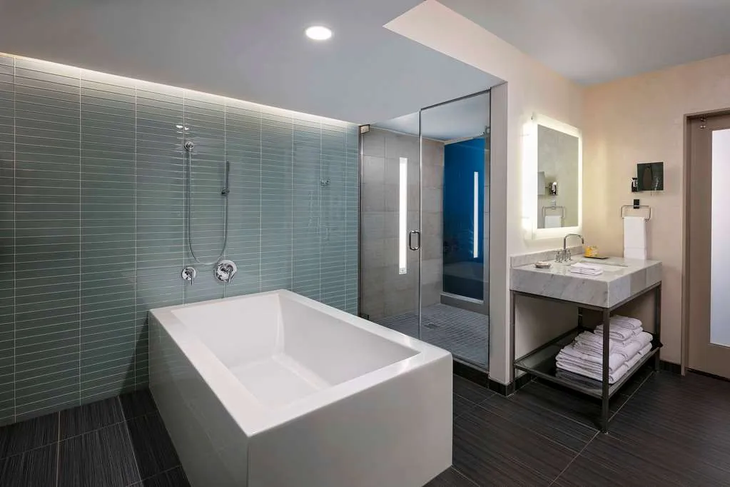 bathroom-bathtub