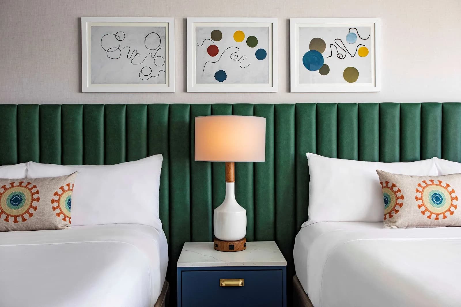 bedroom-doublebeds