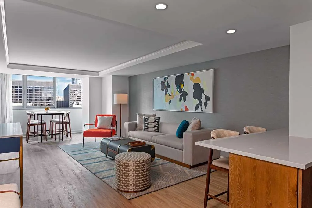 bedroom-suitelounge-4