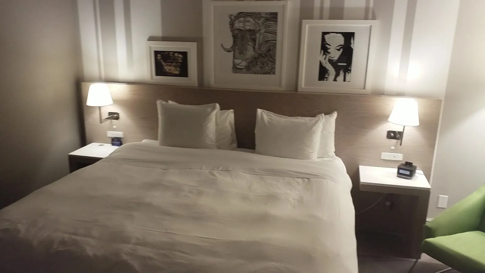 bedroom-kingbed