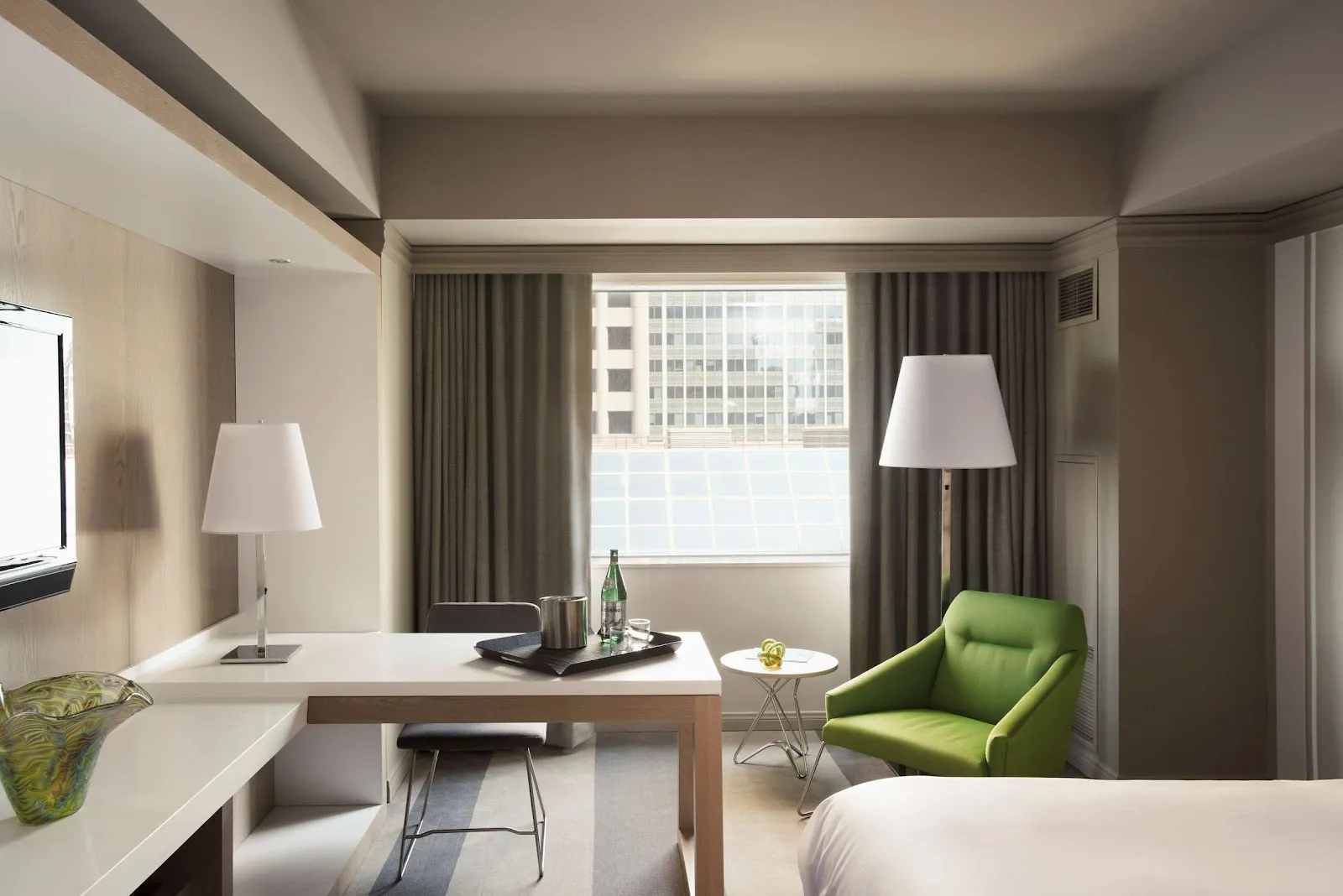 bedroom-kingbed-2