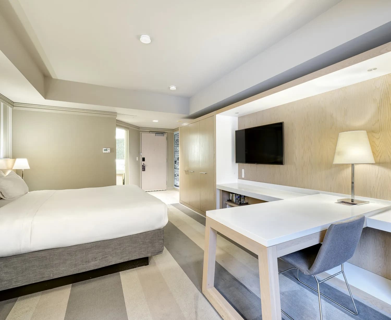 bedroom-kingbed-3