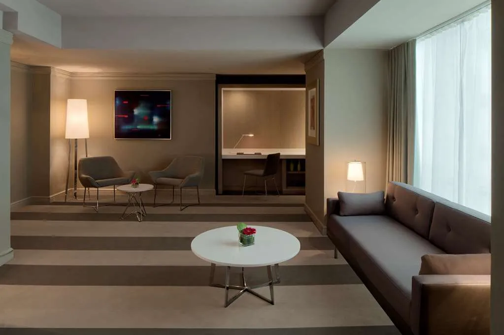 bedroom-suitelounge