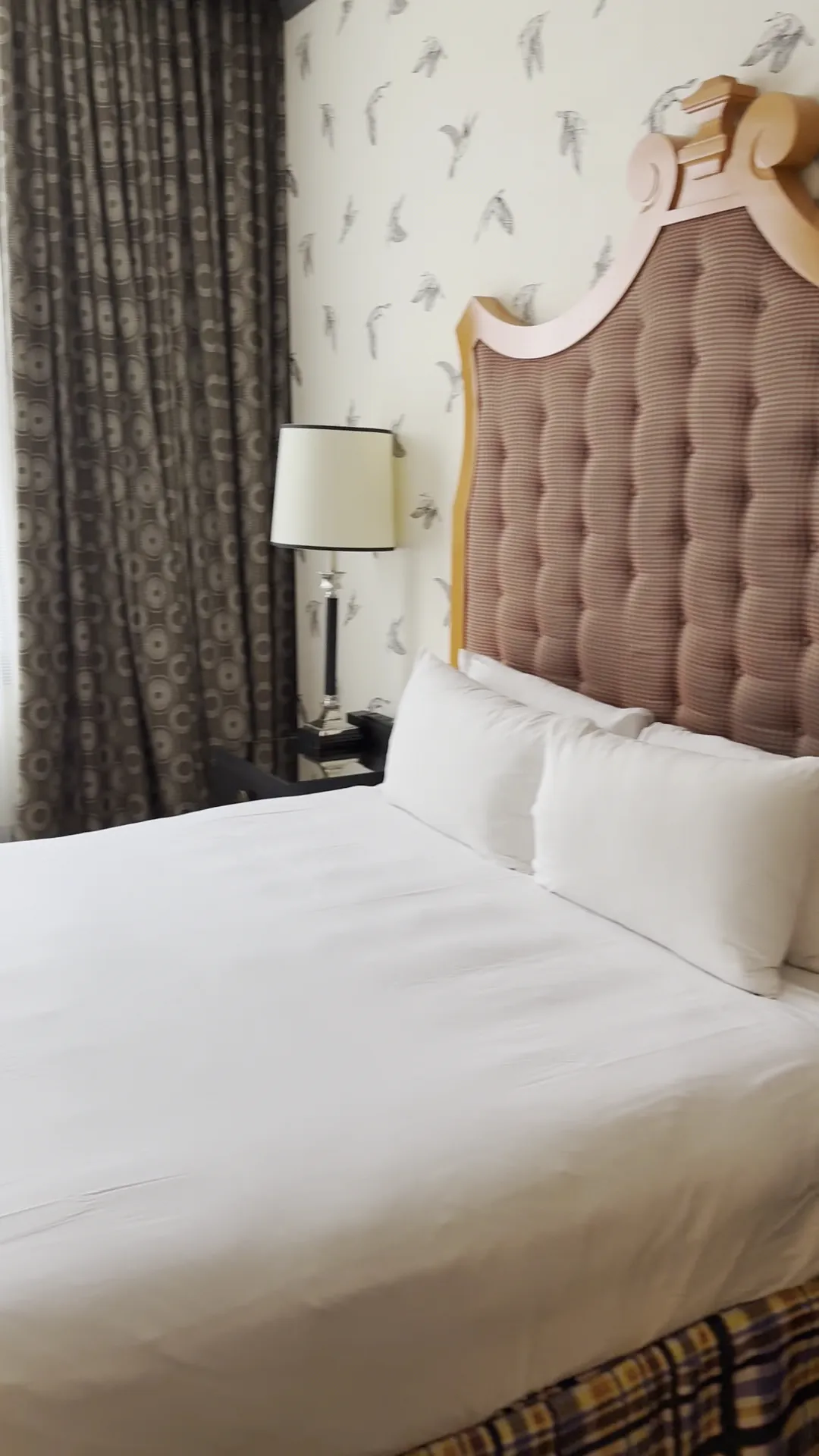 bedroom-kingbed