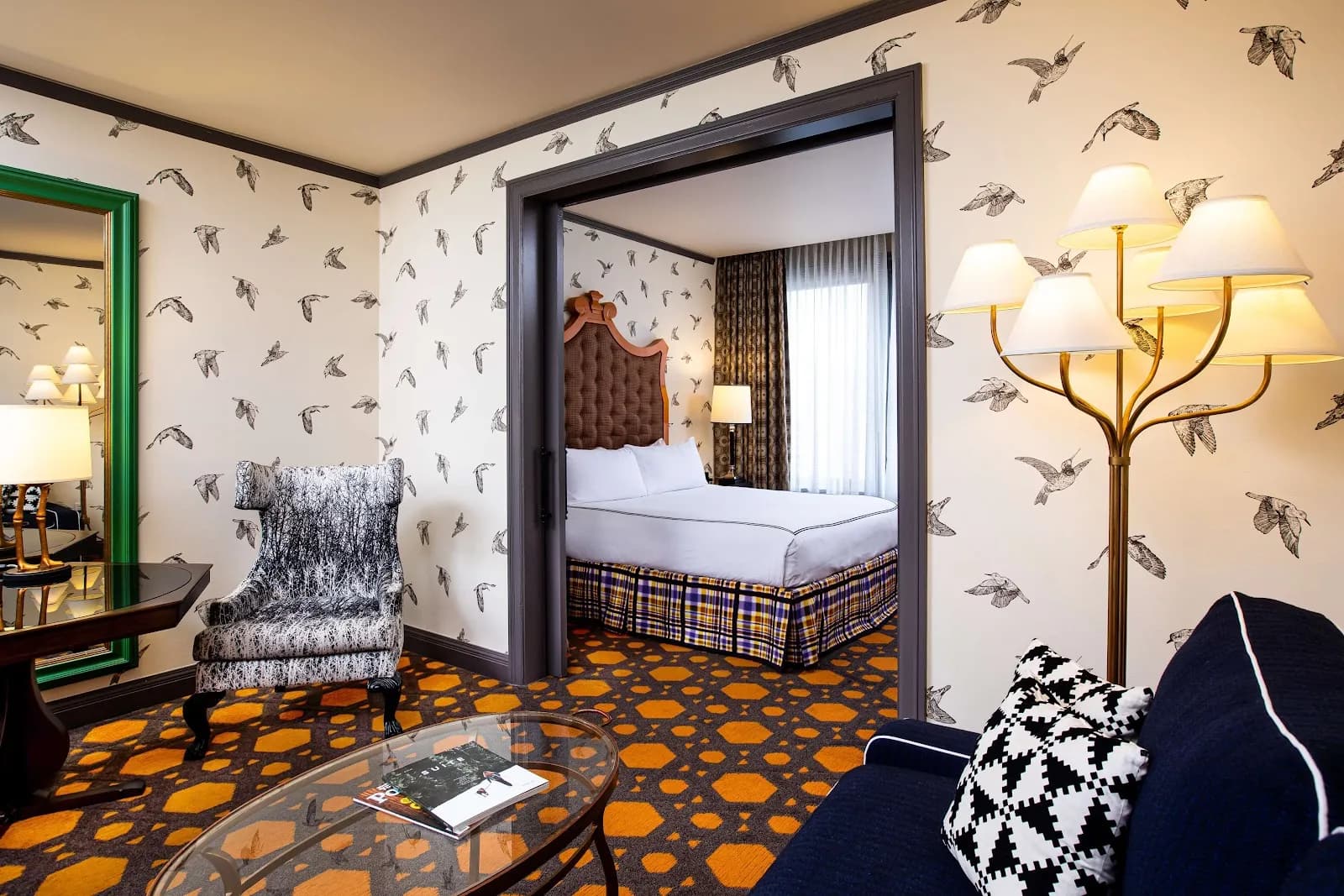 bedroom-suitelounge