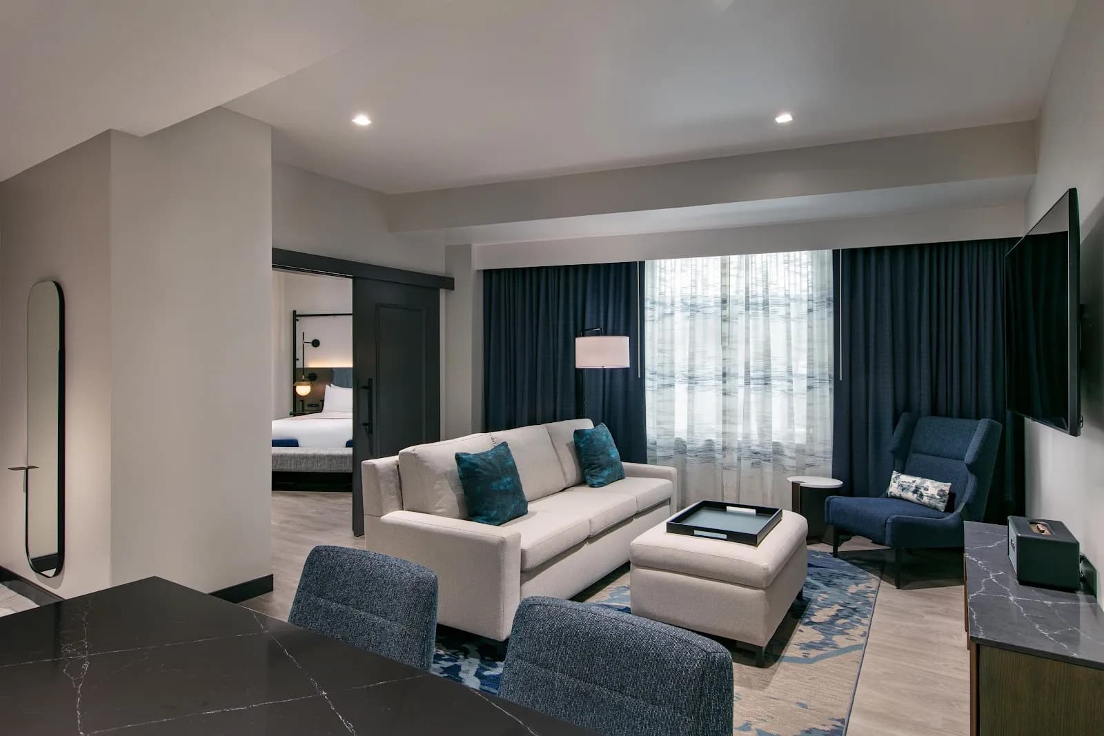 bedroom-suitelounge-2