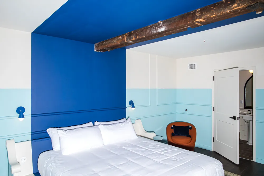 therussell_bedroom_kingbed_2
