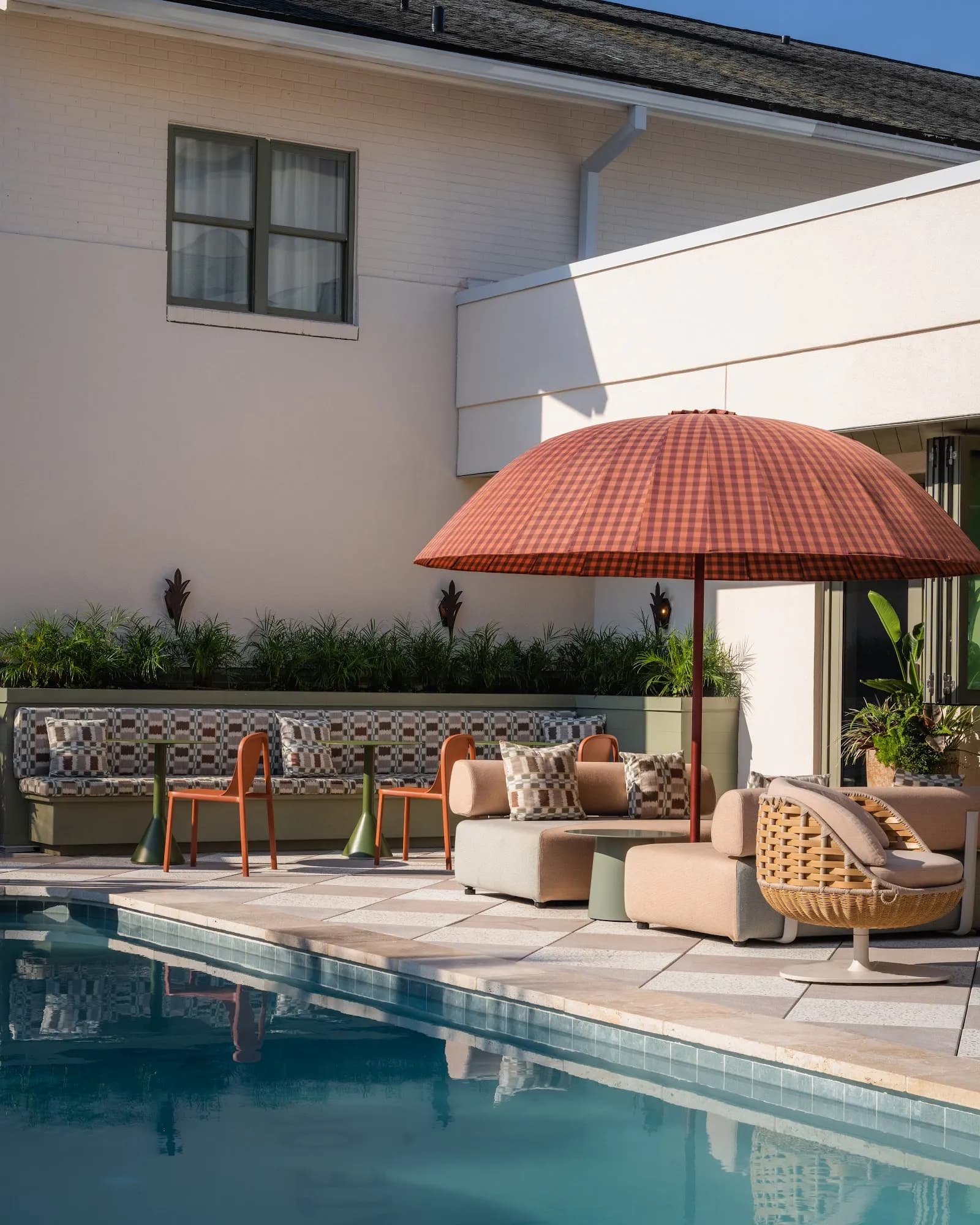 amenities-pool