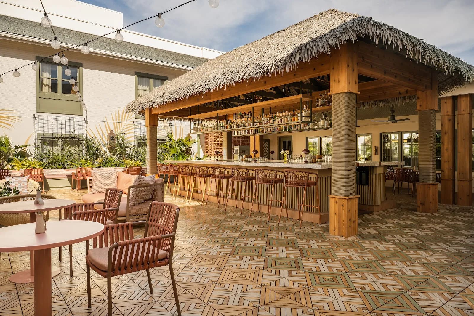 dining-outdoorbar