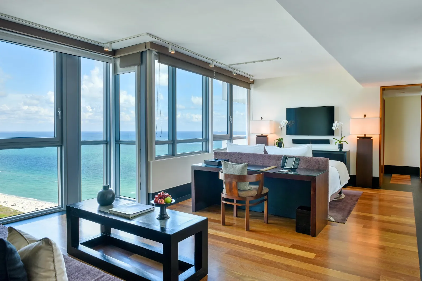 bedroom-suitelounge