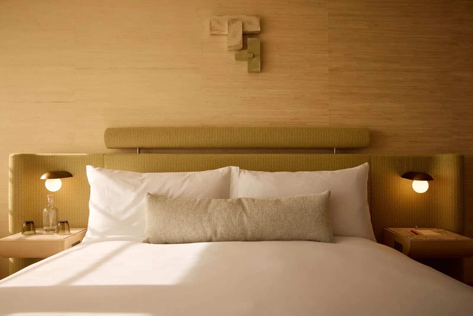 bedroom-kingbed