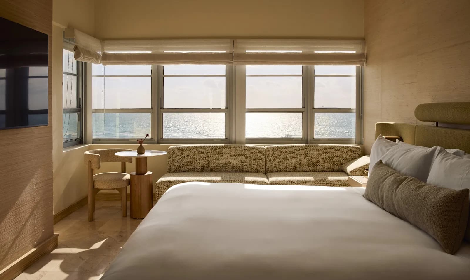 bedroom-kingbed-2