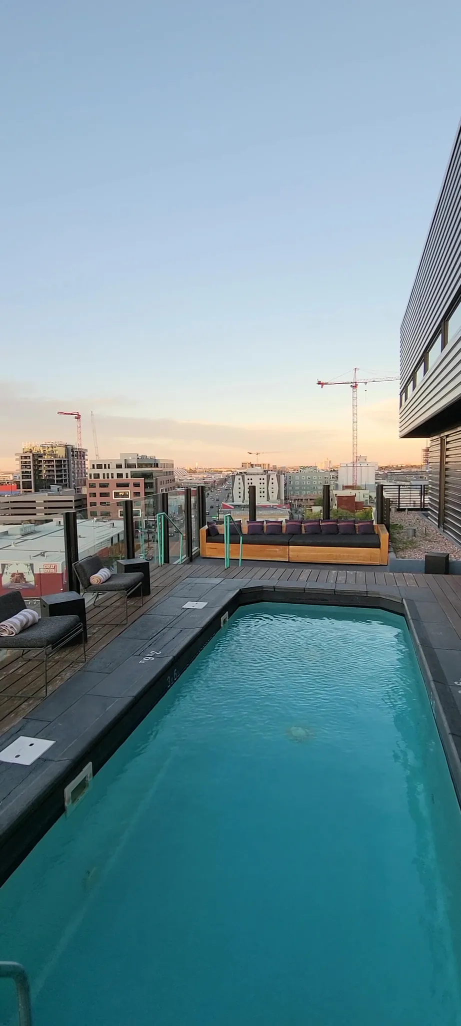amenities-rooftoppool-2