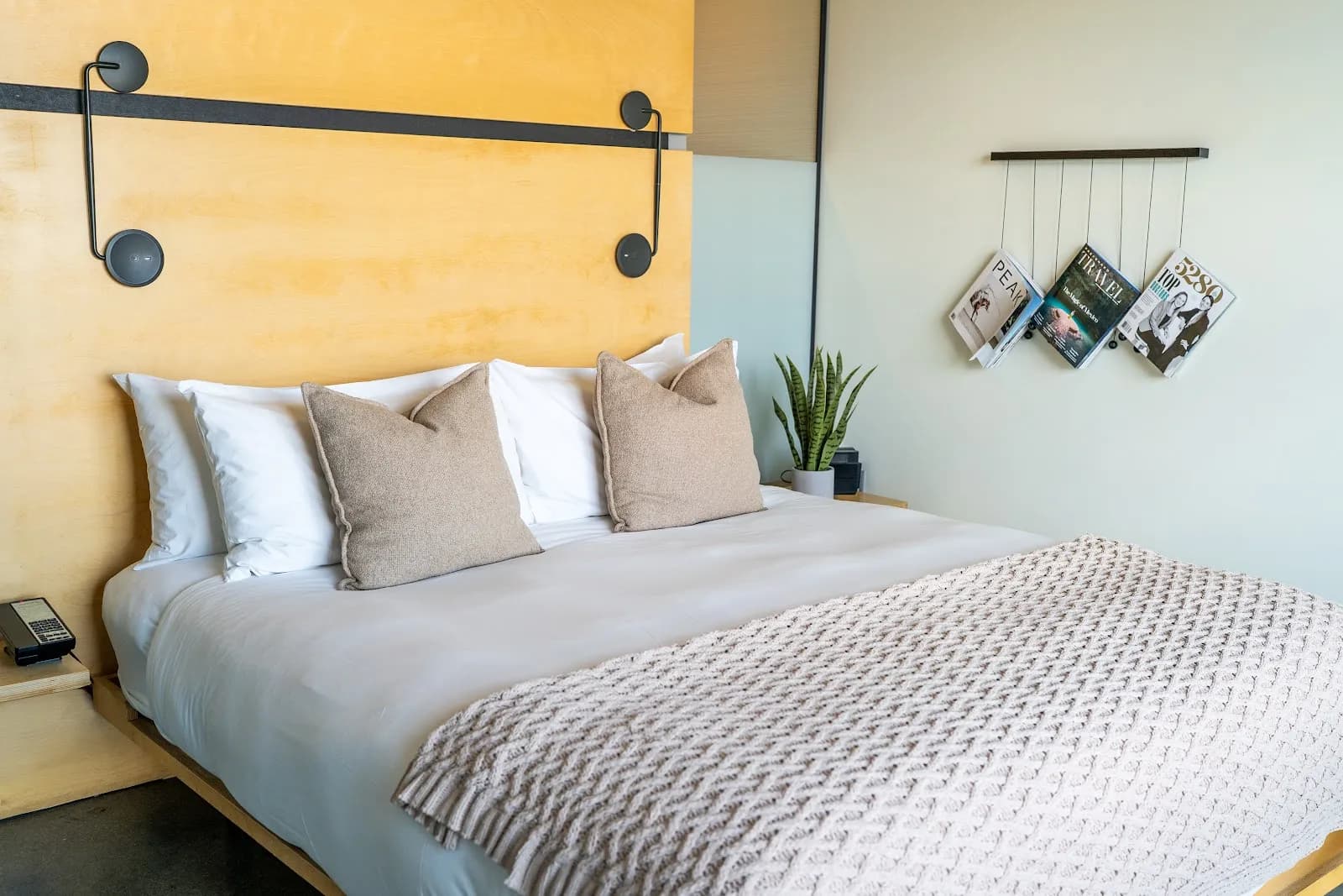 bedroom-kingbed-2