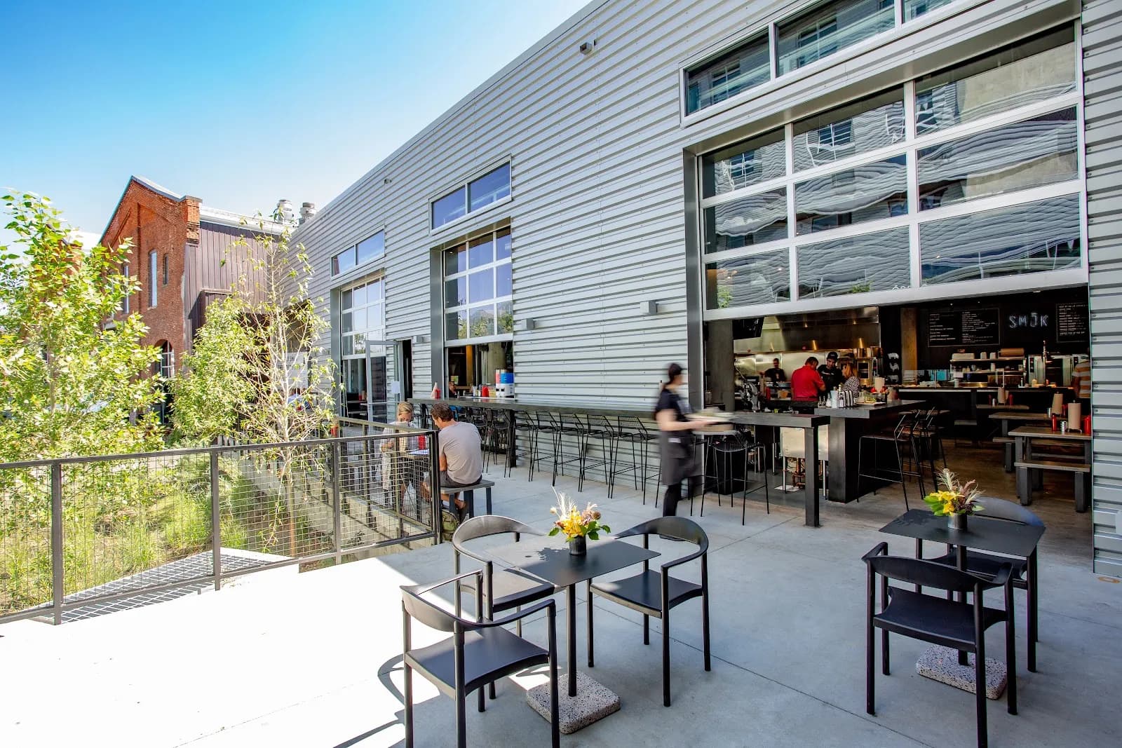 dining-outdoorpatio