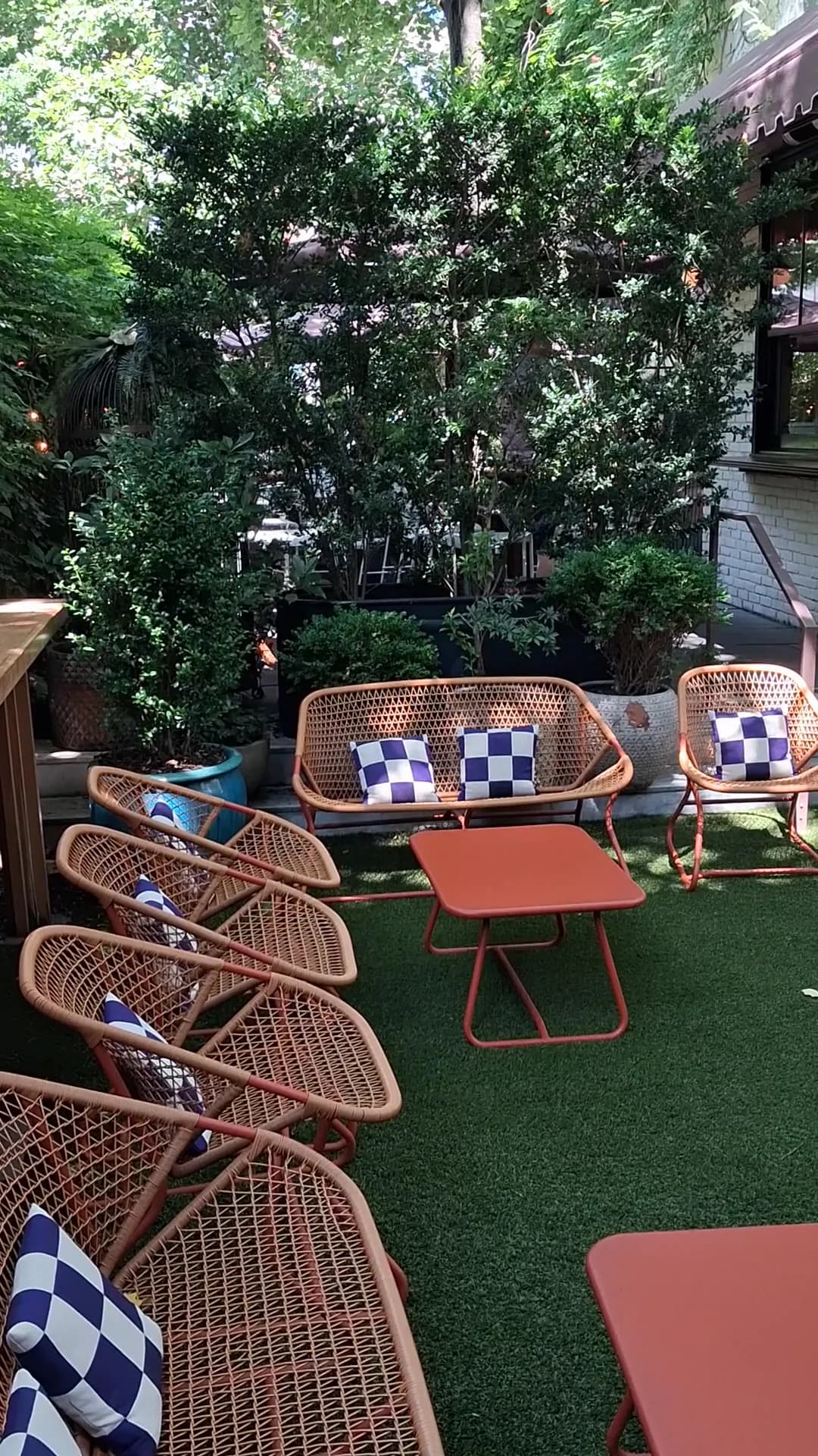 amenities-courtyard