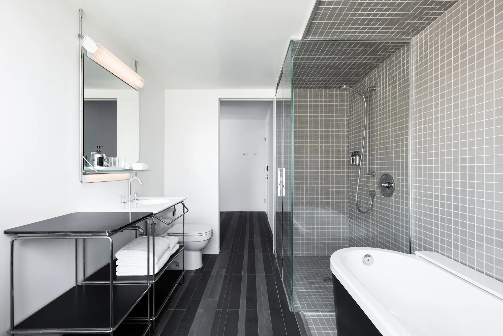 bathroom-bathtub