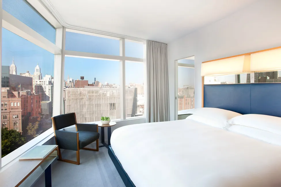 bedroom-kingbed