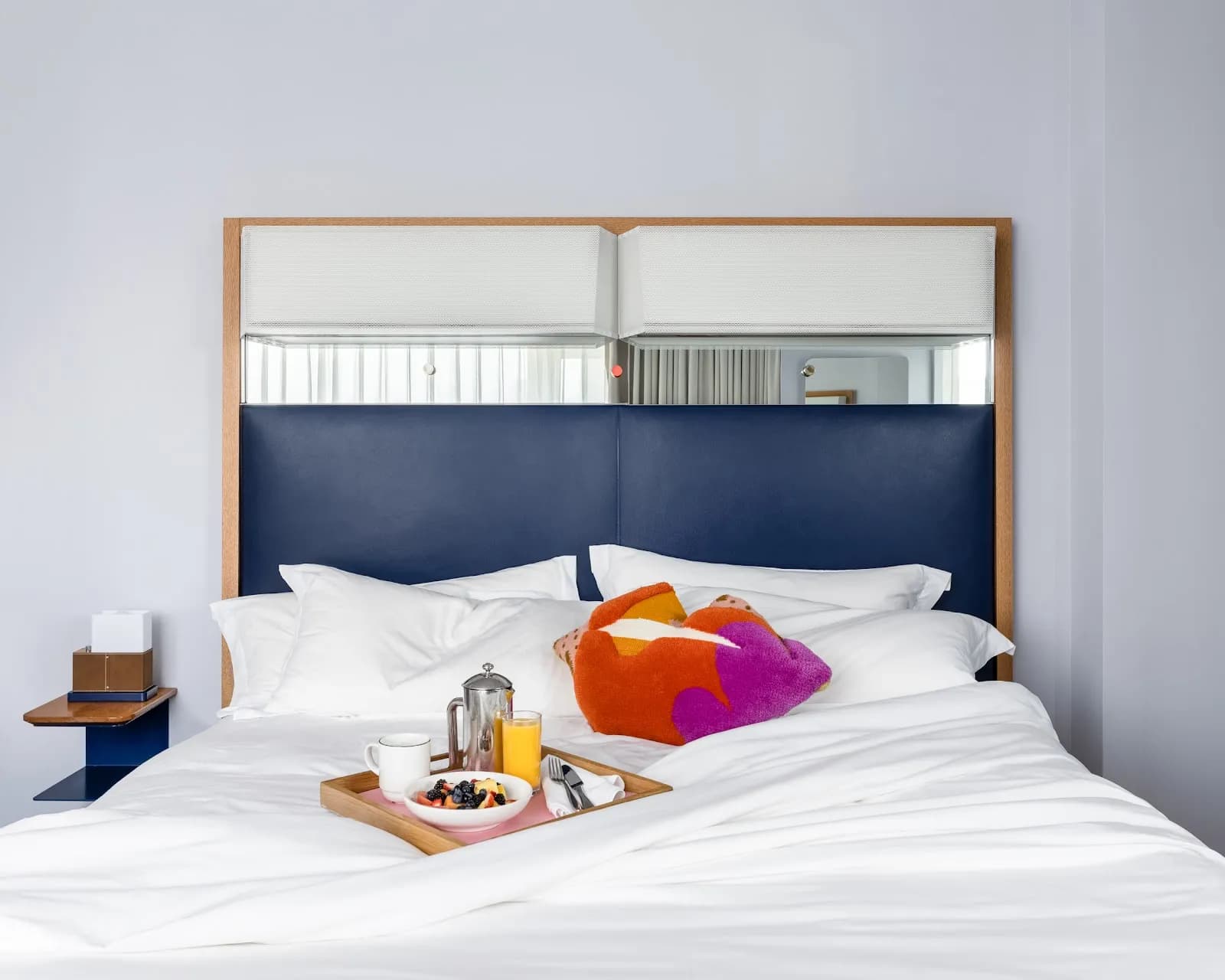 bedroom-kingbed-2