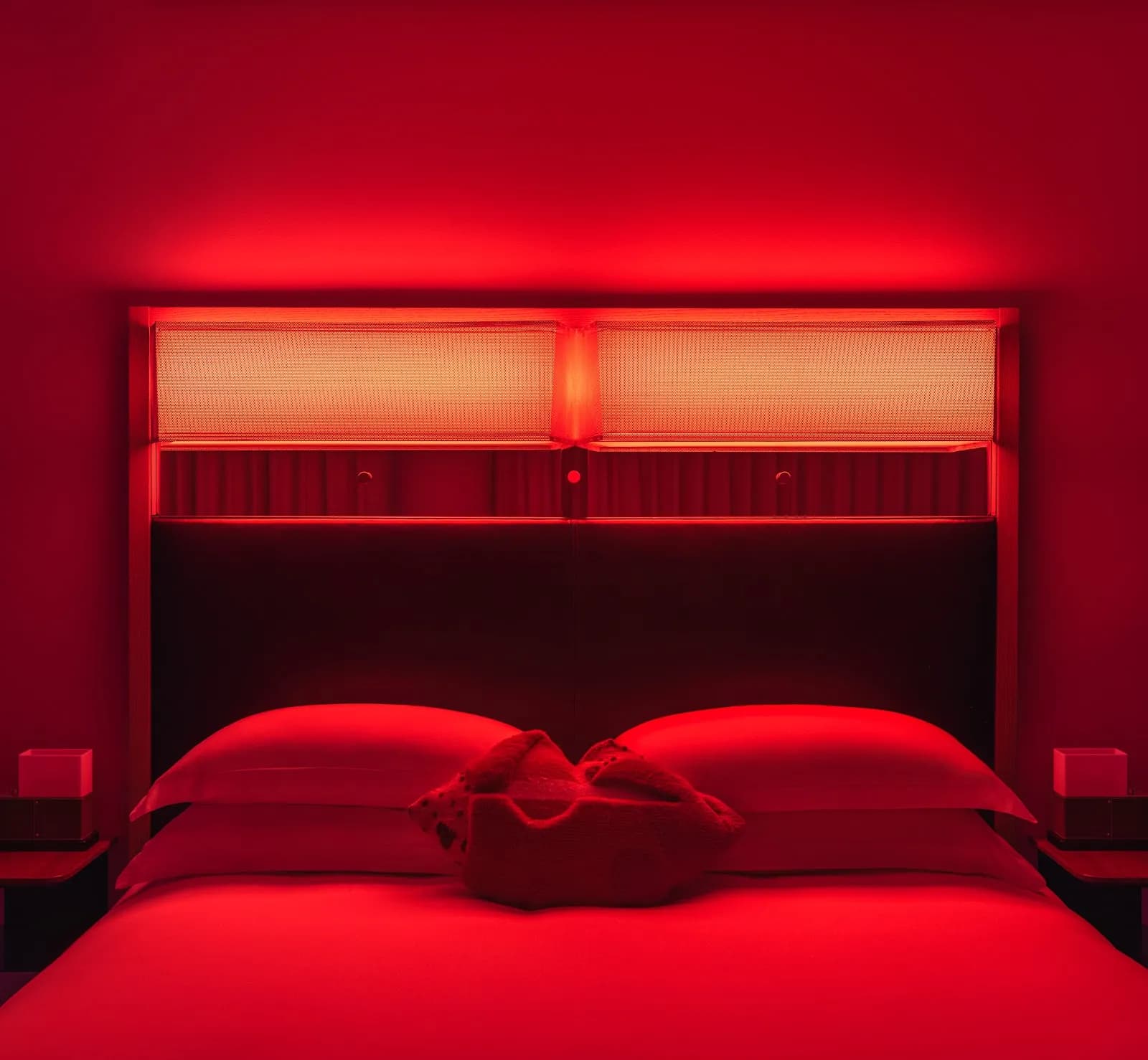 bedroom-redbed