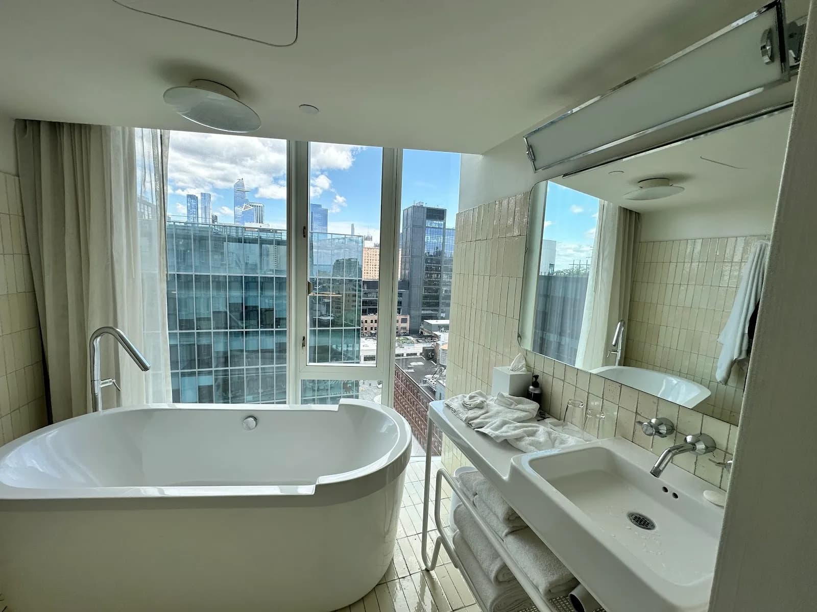bathroom-bathtub