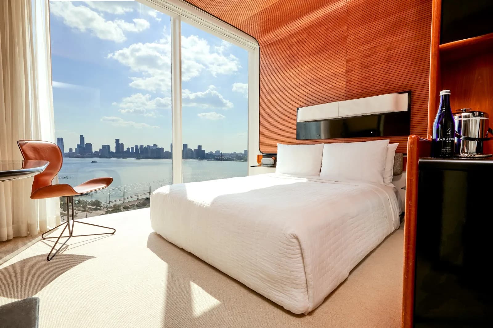 bedroom-kingbed
