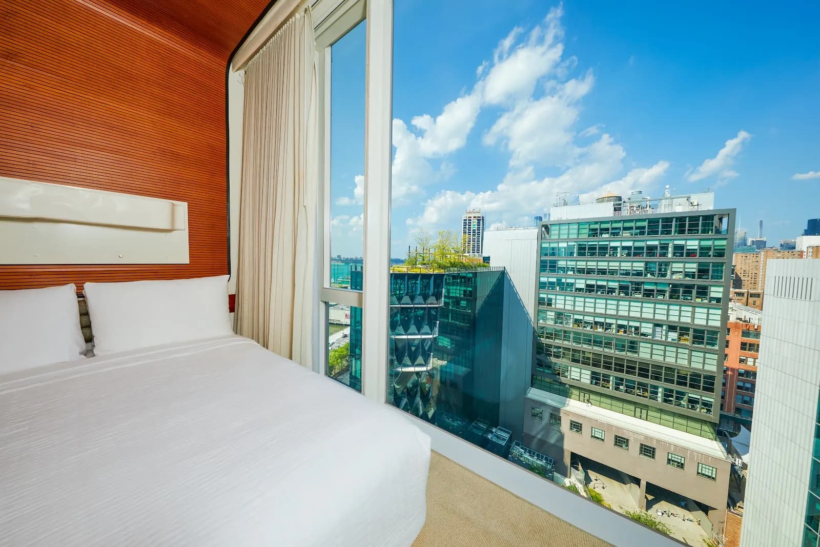 bedroom-kingbed-2
