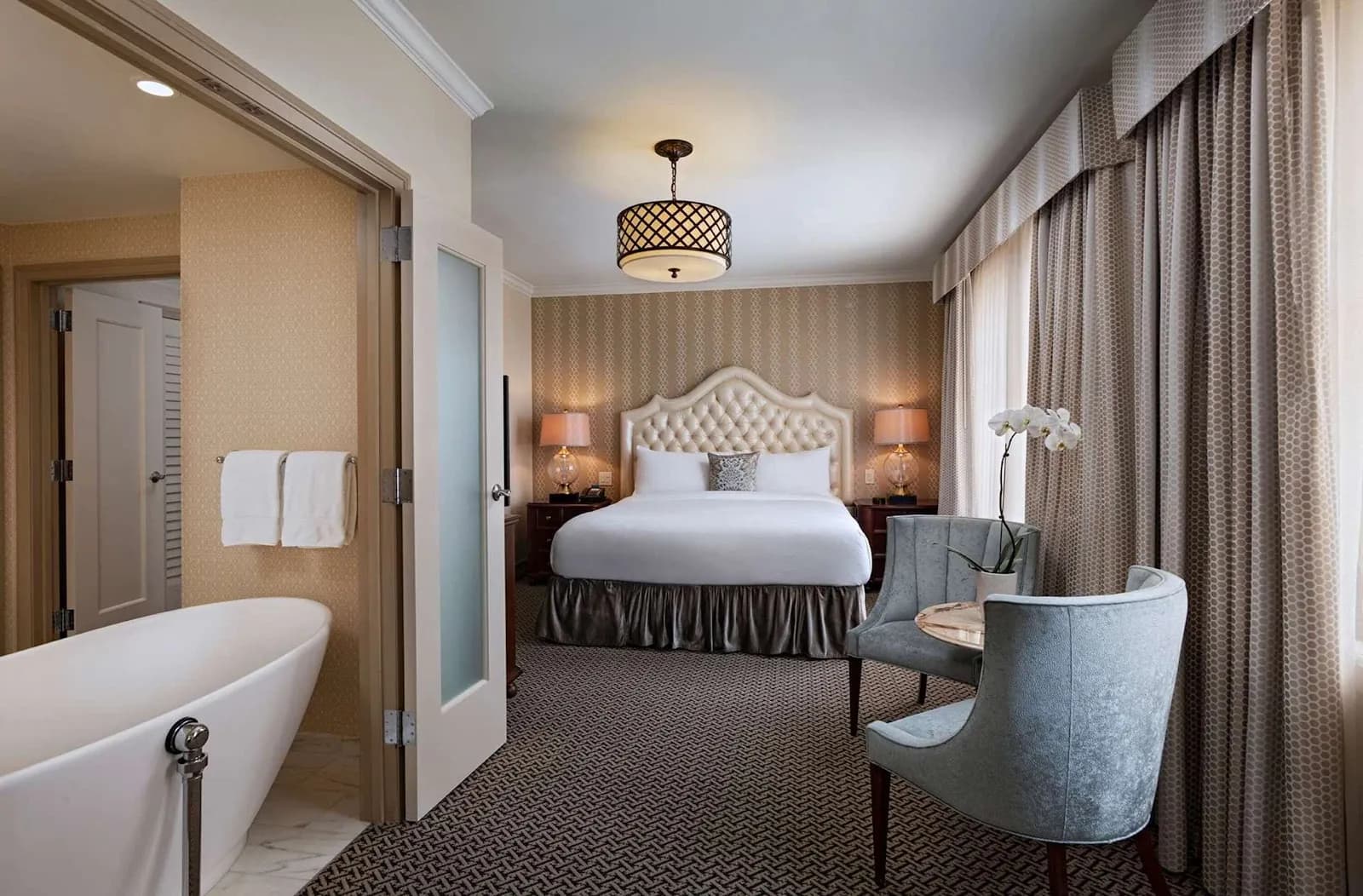 bedroom-kingbed