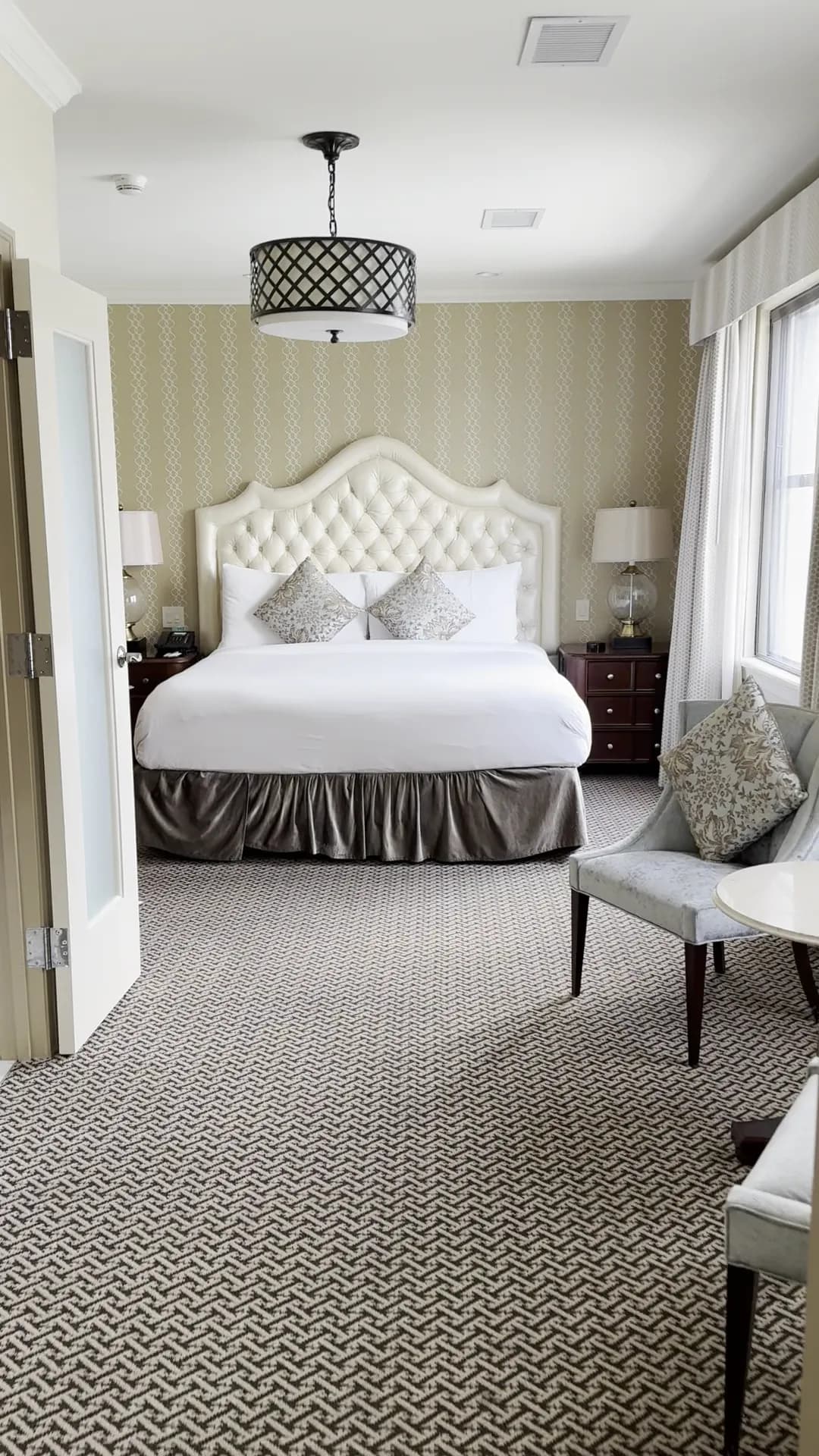bedroom-kingbed-2