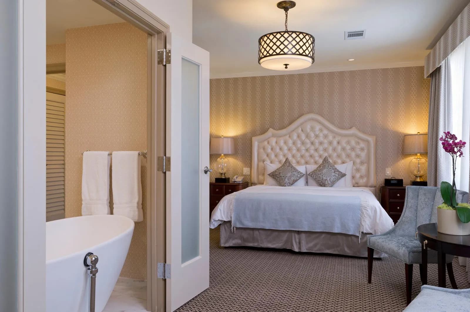 bedroom-kingbed-3